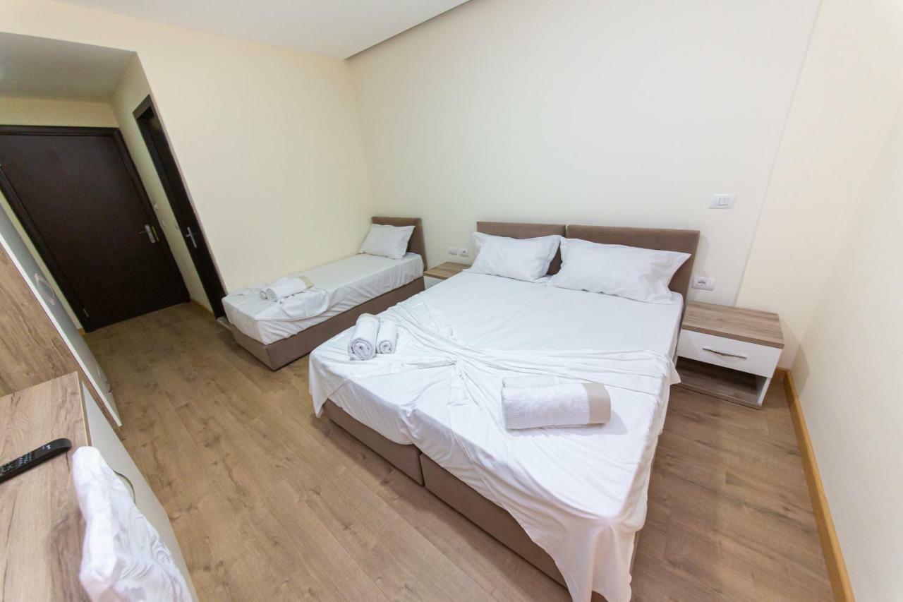 Esal Hotel Durrës Zewnętrze zdjęcie
