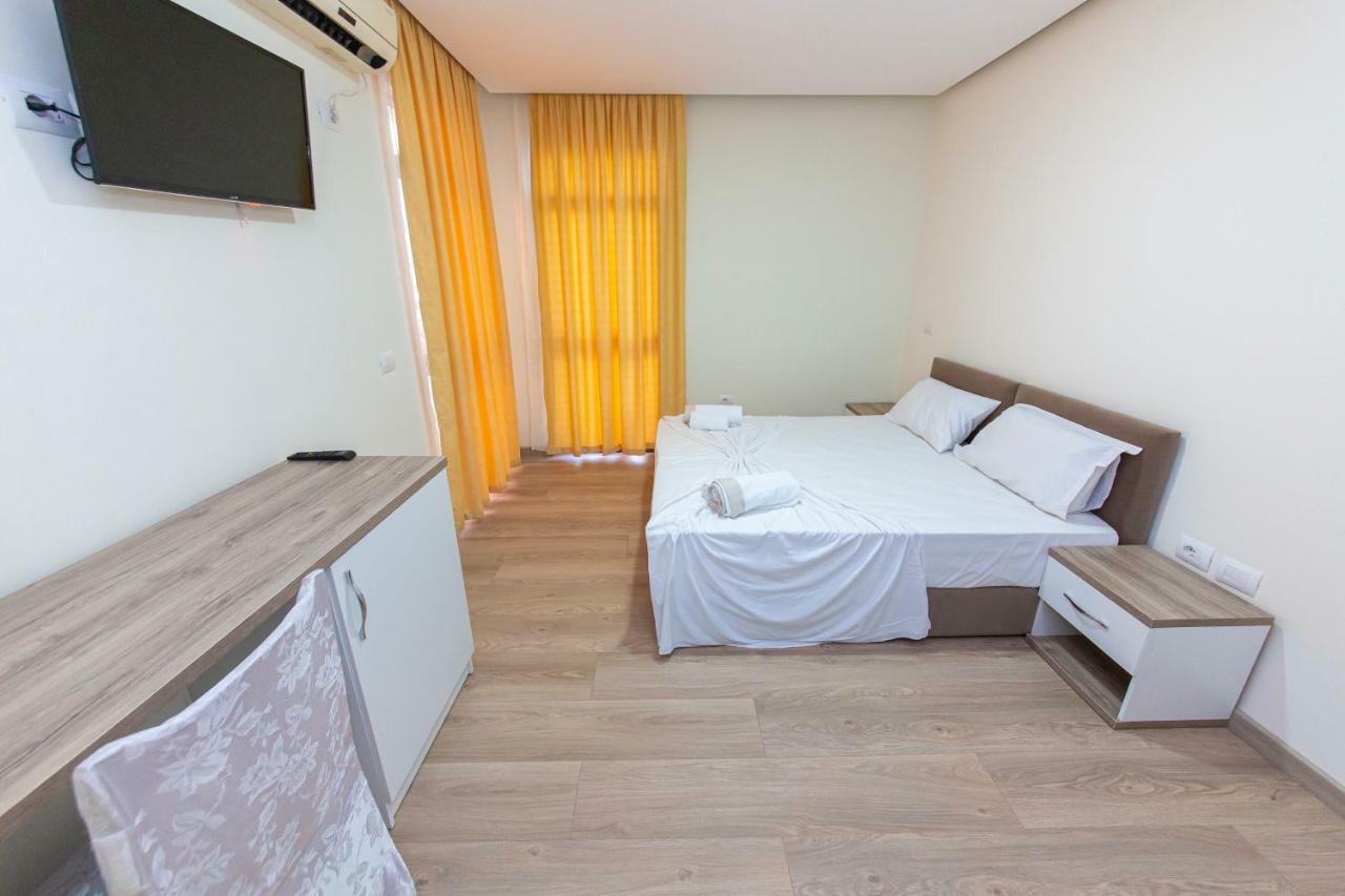 Esal Hotel Durrës Zewnętrze zdjęcie